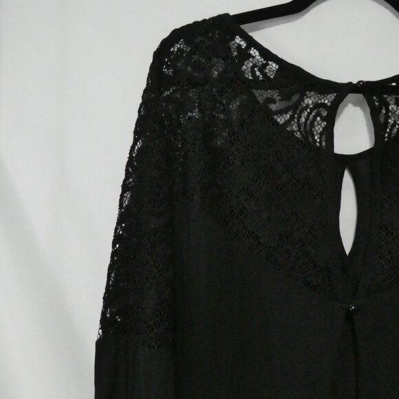 Unbranded | P2P 22 inches measured | Elegant Black Lace Detail Blouse - Picture 3 of 15